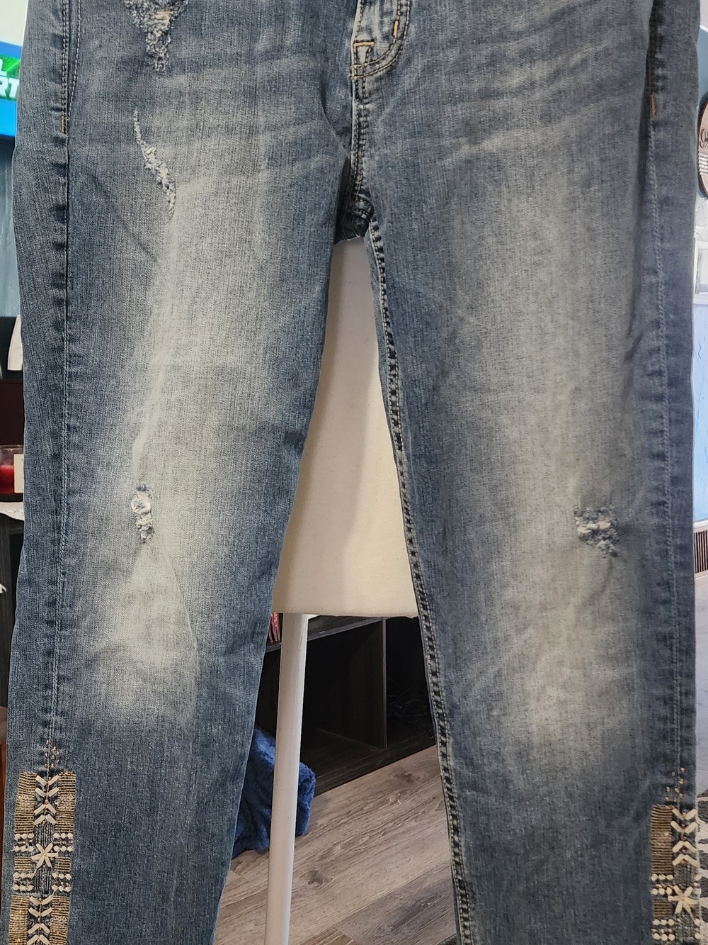 Miss Me Women’s Mid-Wash Distressed Jeans with Embroidered Hem Sz 29